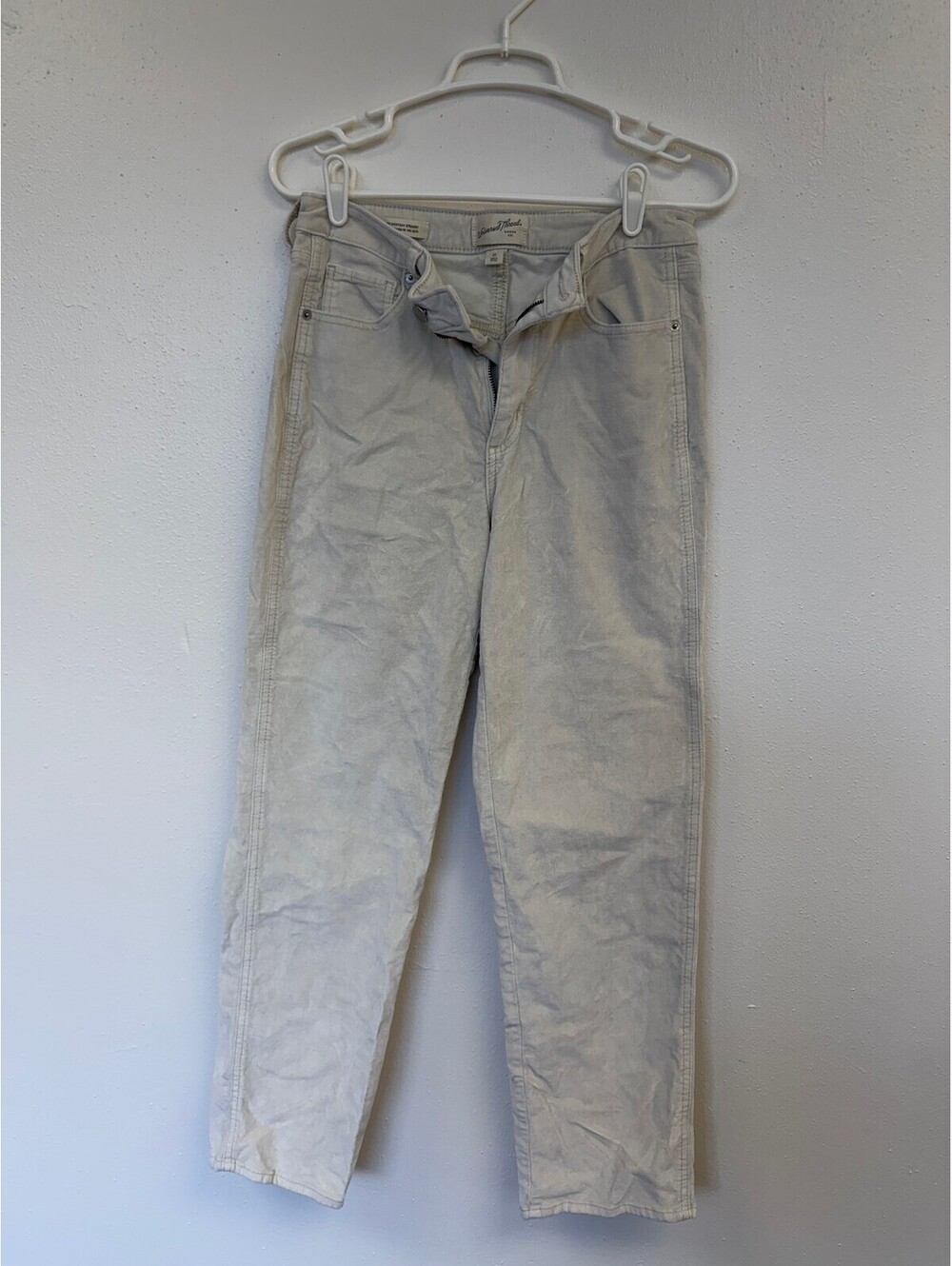 Universal Thread Women's Beige Straight Leg Pants Size 8R